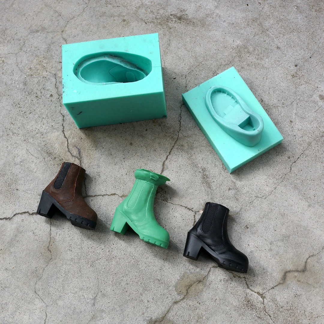 KL Chelsea Boots (Vinyl Black) 8 KL Chelsea Boots (Vinyl Black)