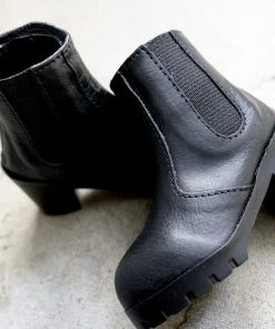 KL Chelsea Boots (Vinyl Black) 24 KL Chelsea Boots (Vinyl Black)