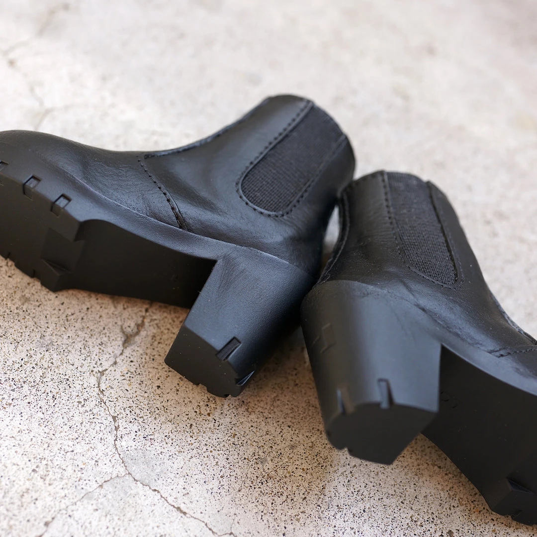 KL Chelsea Boots (Vinyl Black) 7 KL Chelsea Boots (Vinyl Black)